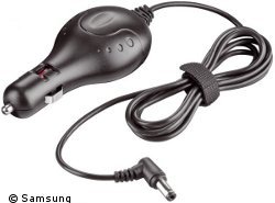 Sinnvolles Extra: Auch wenn der Akku des NC10 verhältnismäßig lange durchhält, sollte man sich die Anschaffung eines Kfz-Ladekabels überlegen